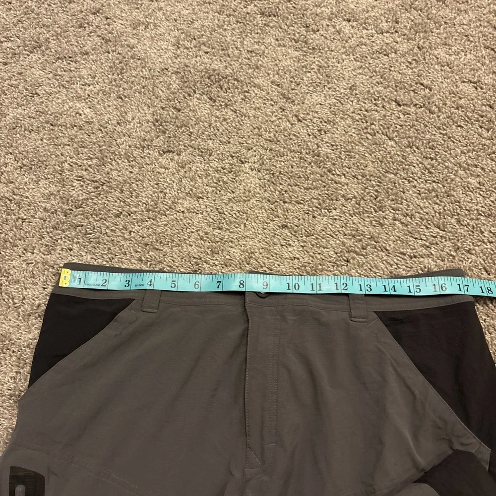 REI Shorts Mens 34 Stretch Hiking Outdoor Cargo Zipper Pocket Lightweight Comfy